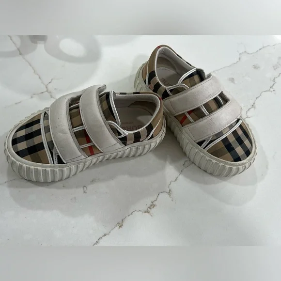 Burberry Toddler Stylish Plaid Velcro Sneakers - Picture 9 of 11